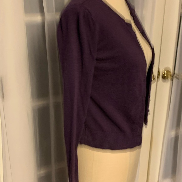 NEW YORK & COMPANY LONG SLEEVES BUTTON DOWN TOP - Picture 3 of 8